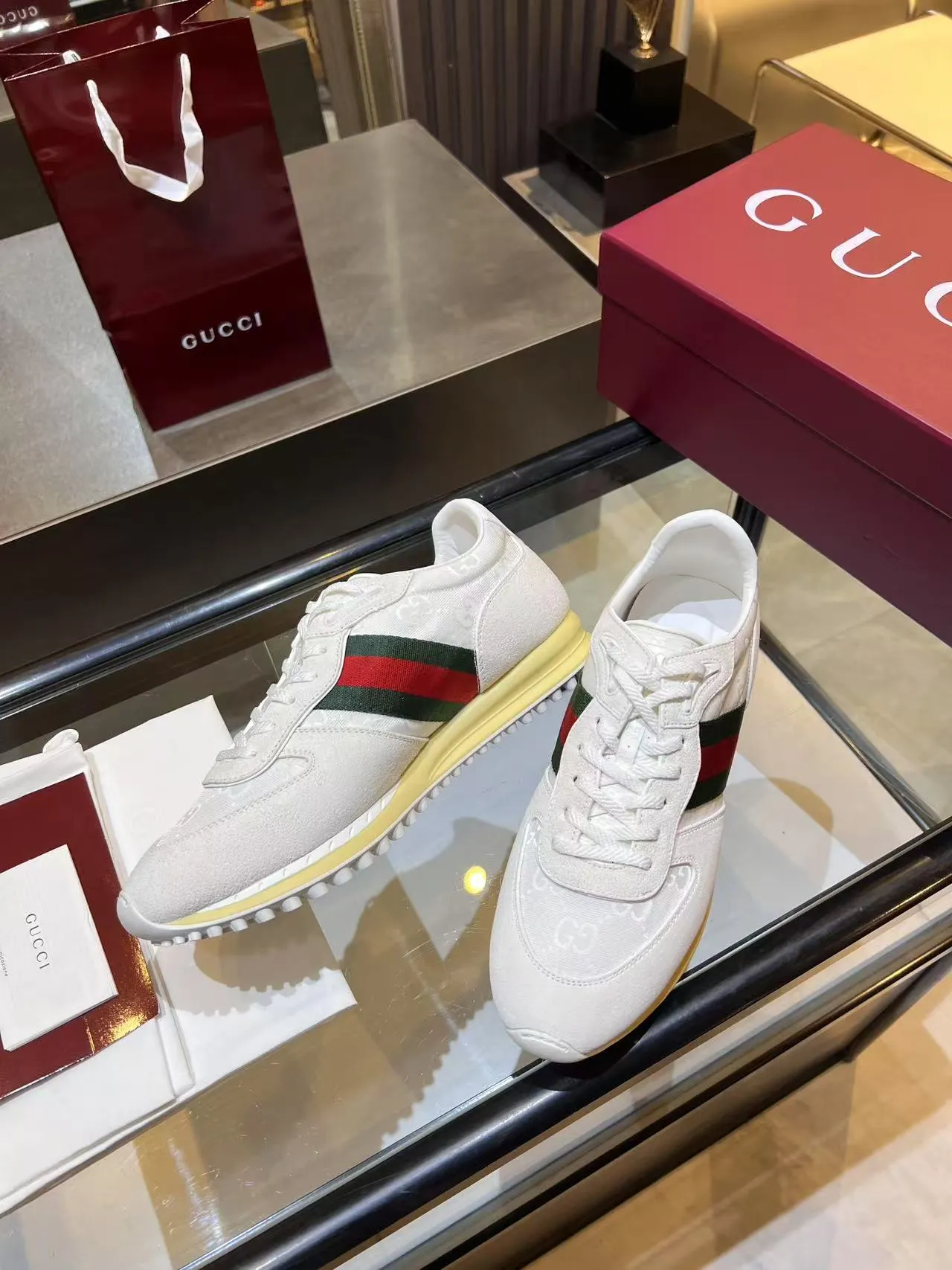 [G Home] P: 660💰 Men's Size: 40-44 (45 customized) Gucci Gucci Top version Latest catwalk style Re-Motion series Thick-soled casual sneakers Original purchase development and production This sneaker has a detachable and adjustable ankle strap, adding a dynamic item to the 2025 spring and summer series. The light and flexible outsole has been specially treated and is filled with a strong retro style. Exquisitely packaged at the delivery counter🛍📦 ▪️Fabric: Original customized imported first-layer cowhide ▪️Inner lining: Original customized breathable mesh ▪️Sole: Original molded TPU material ▪️Sole thickness: 3.5CM